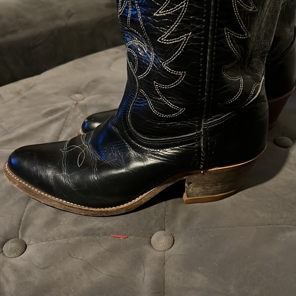 Custom made boots - Picture 2 of 3